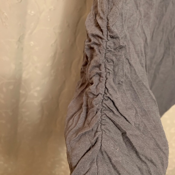 Grey basic t shirt with front cinch - Picture 3 of 3